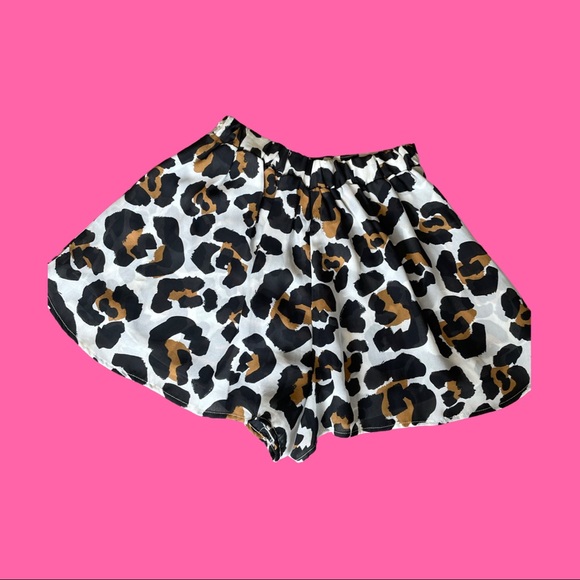 Show Me Your MuMu Shorts - Picture 2 of 2